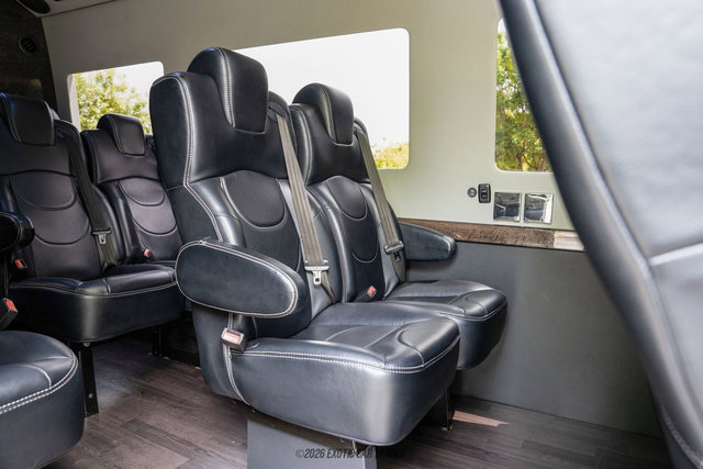 Used 2017 Mercedes-Benz Sprinter 3500 image 59