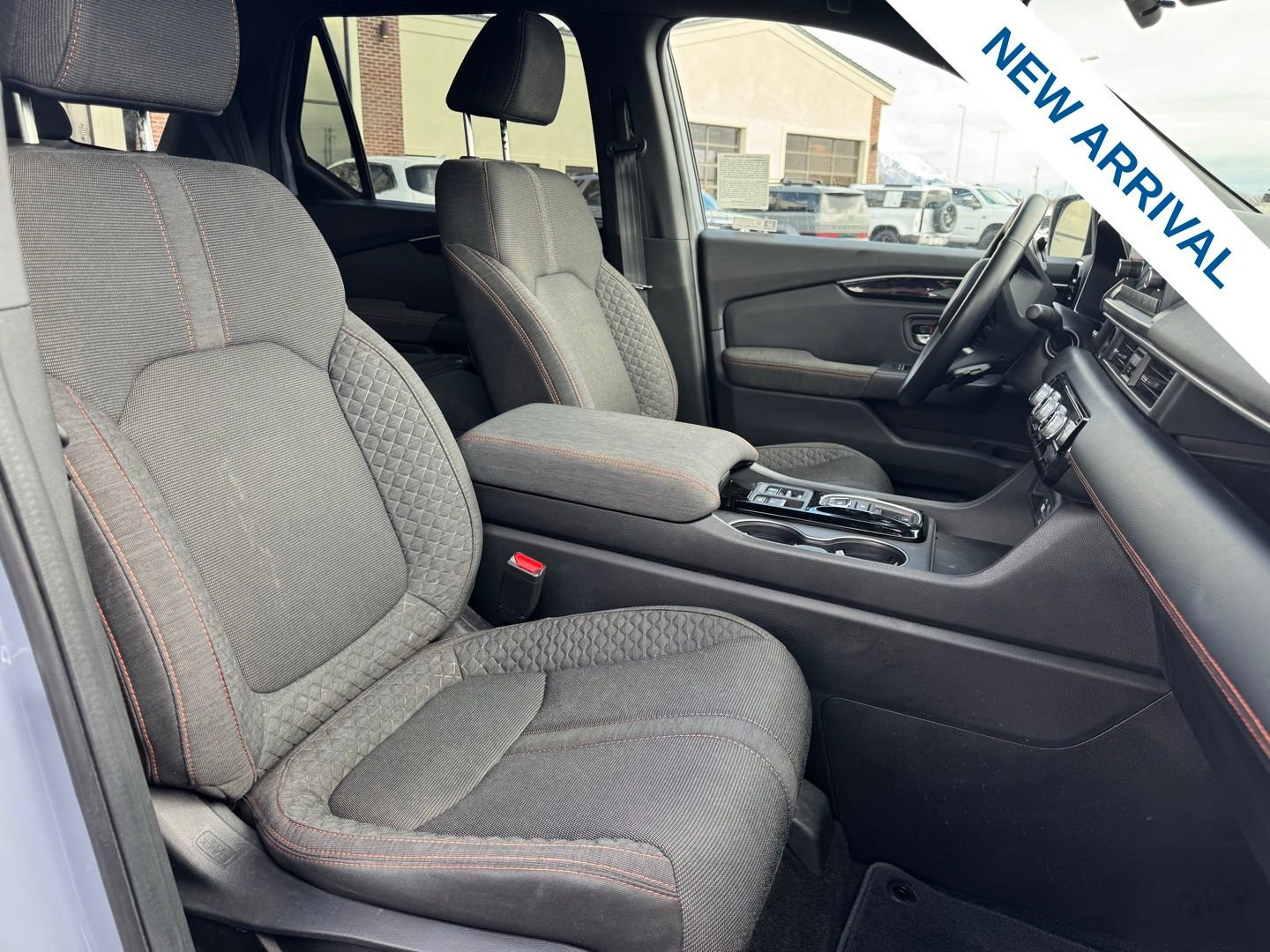 Used 2025 Honda Pilot Sport image 9