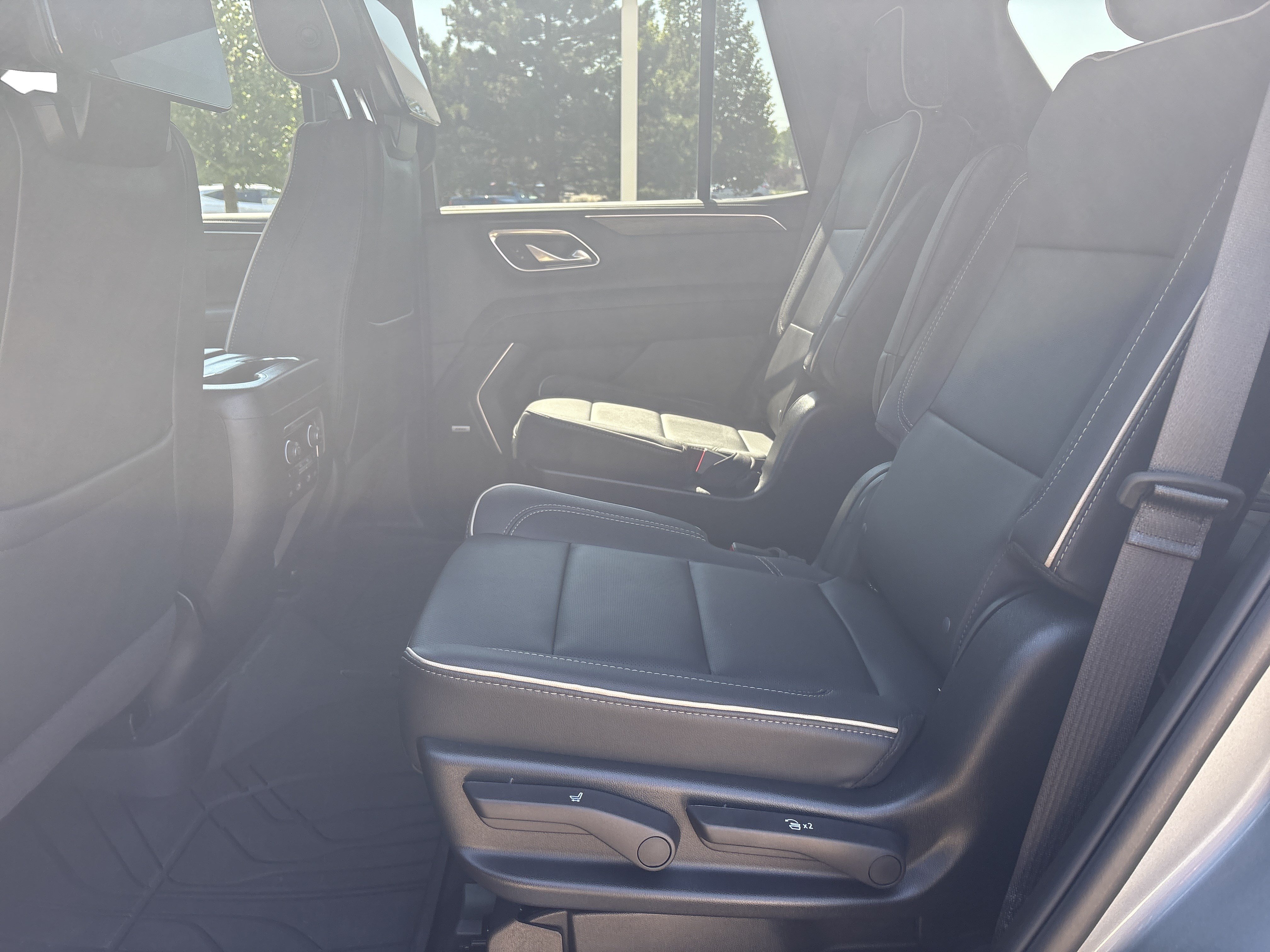 Used 2024 Chevrolet Tahoe Premier w/ Advanced Technology Package AWD/4WD image 13