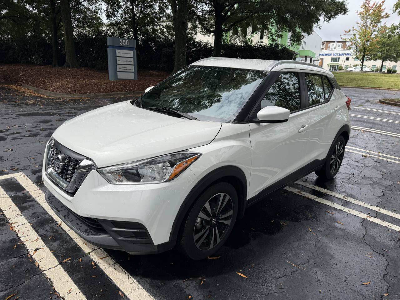 Used 2019 Nissan Kicks SV FWD image 1