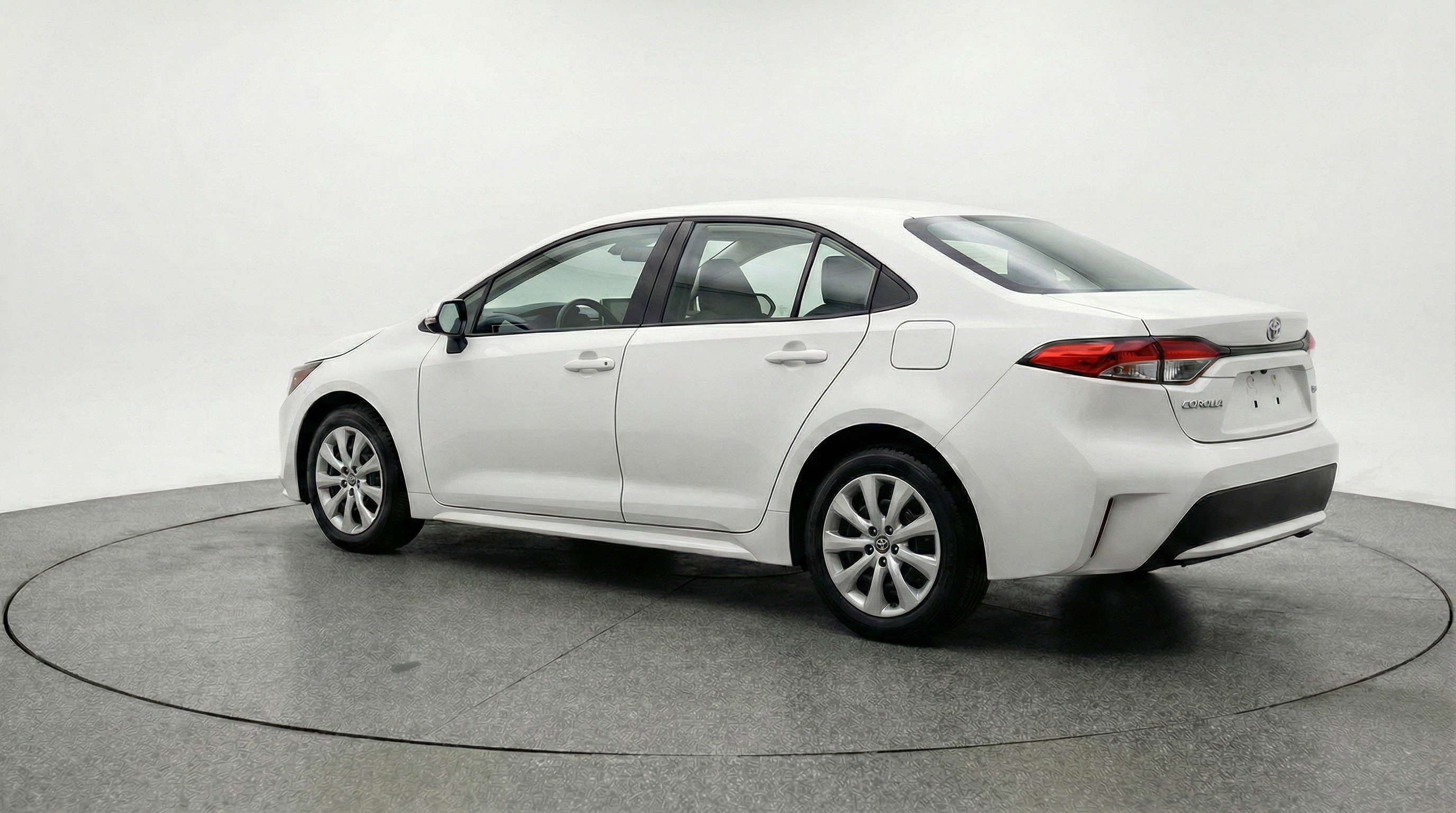 Used 2025 Toyota Corolla LE FWD image 6