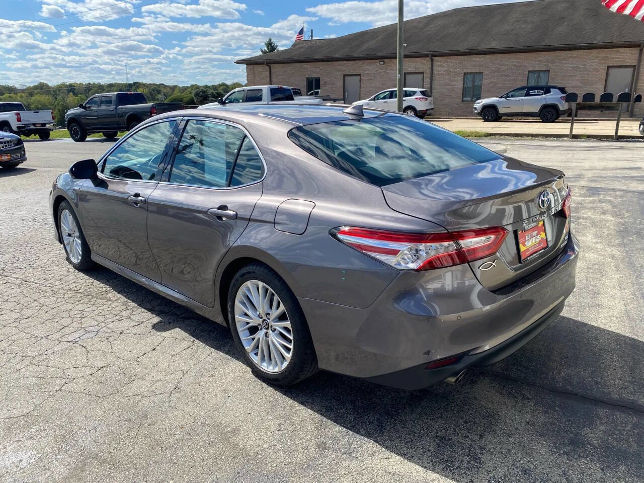 Used 2018 Toyota Camry XLE image 5