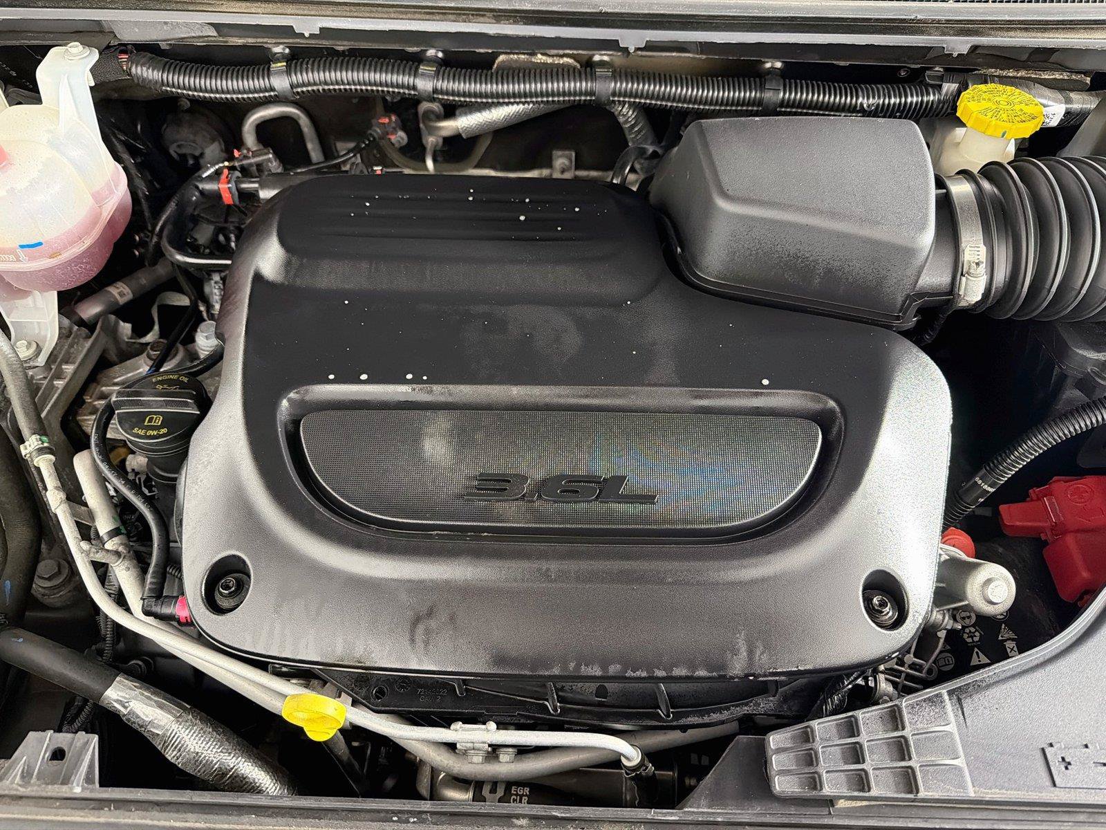 Used 2024 Chrysler Pacifica Touring-L FWD image 32
