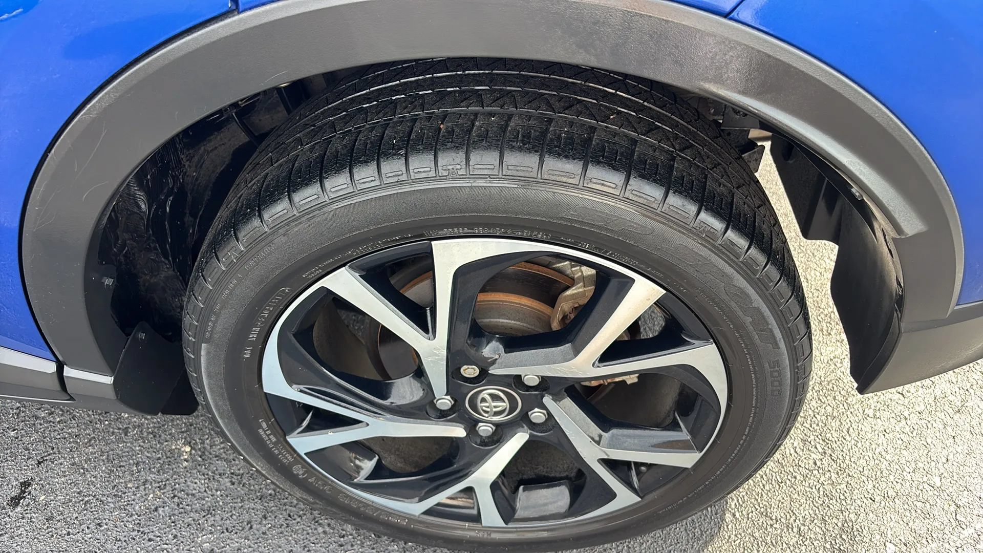 Used 2018 Toyota C-HR XLE FWD image 27