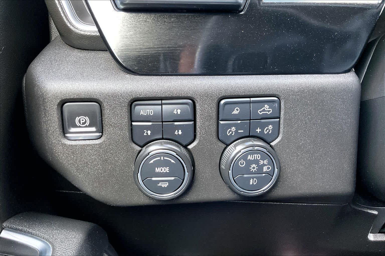 Certified 2025 Chevrolet Silverado 2500 LTZ w/ LTZ Convenience Package AWD/4WD image 33