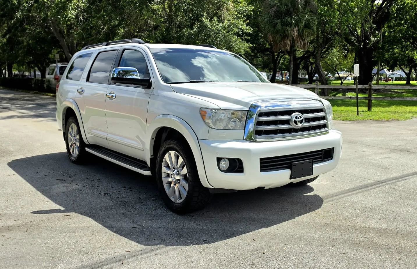Used 2015 Toyota Sequoia Platinum RWD image 3
