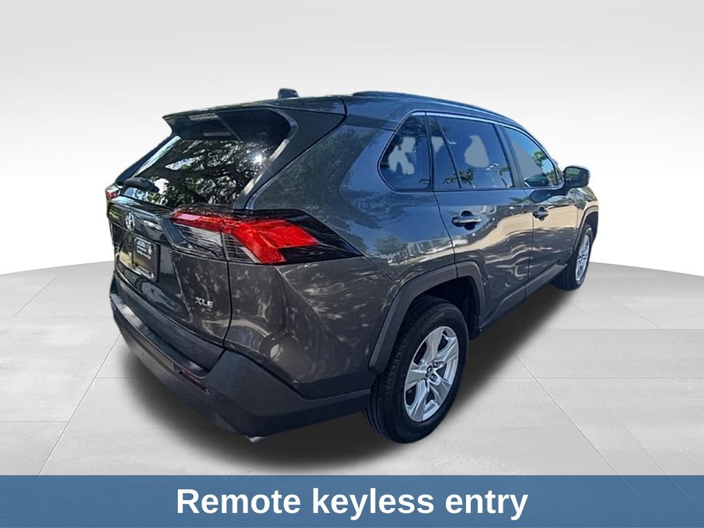 Used 2020 Toyota RAV4 XLE FWD image 5