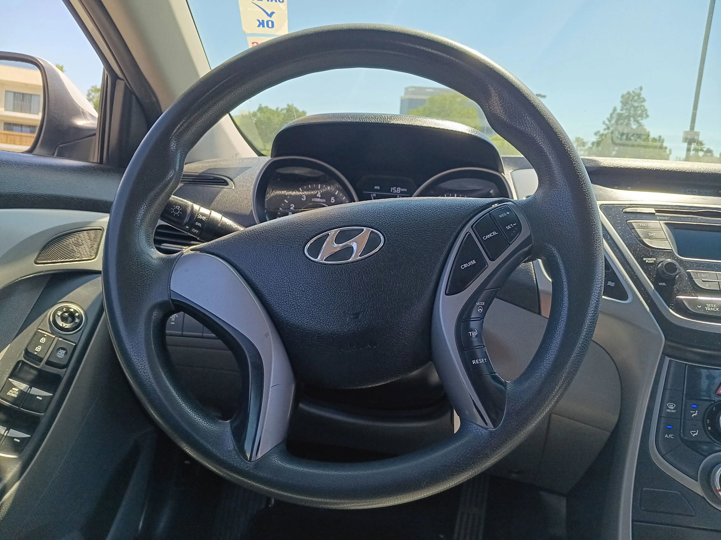 Used 2014 Hyundai Elantra SE image 17