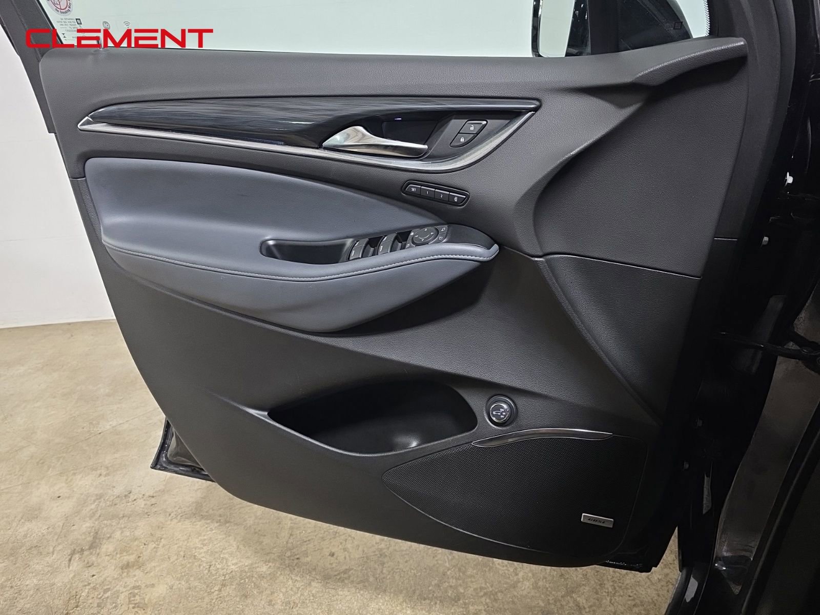 Used 2024 Buick Enclave Premium image 25