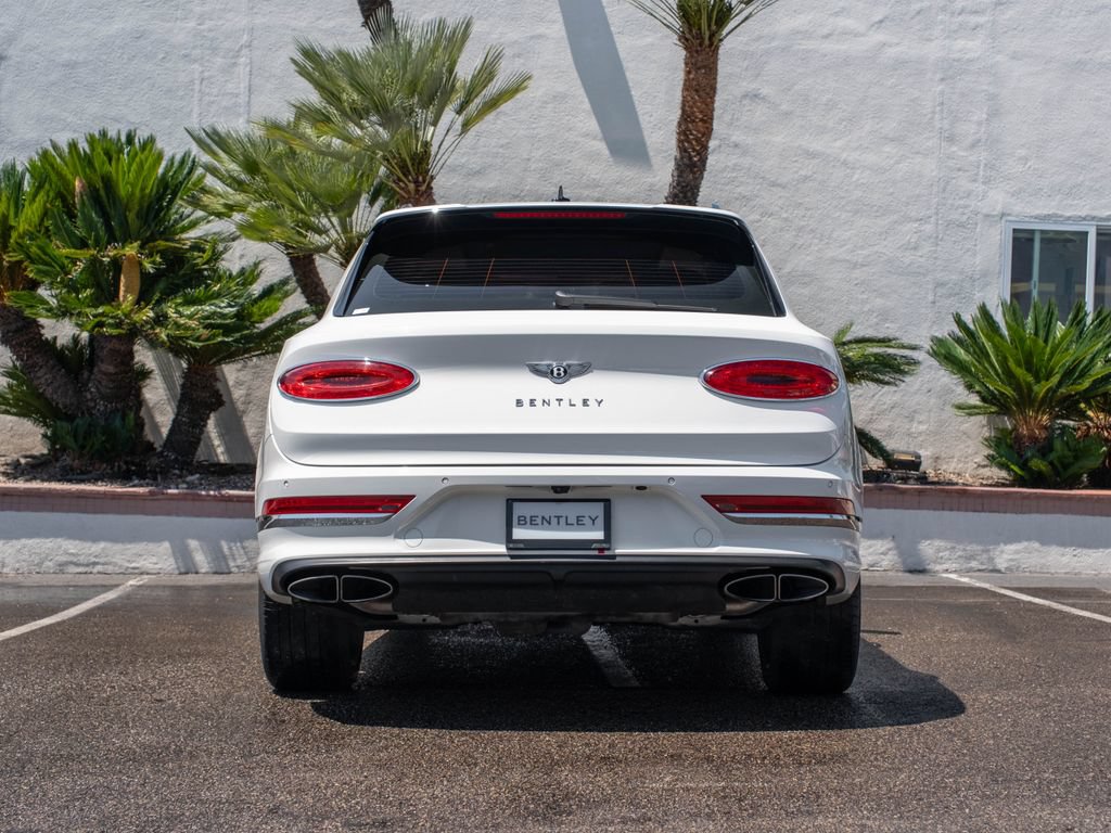 Used 2022 Bentley Bentayga AWD/4WD image 38