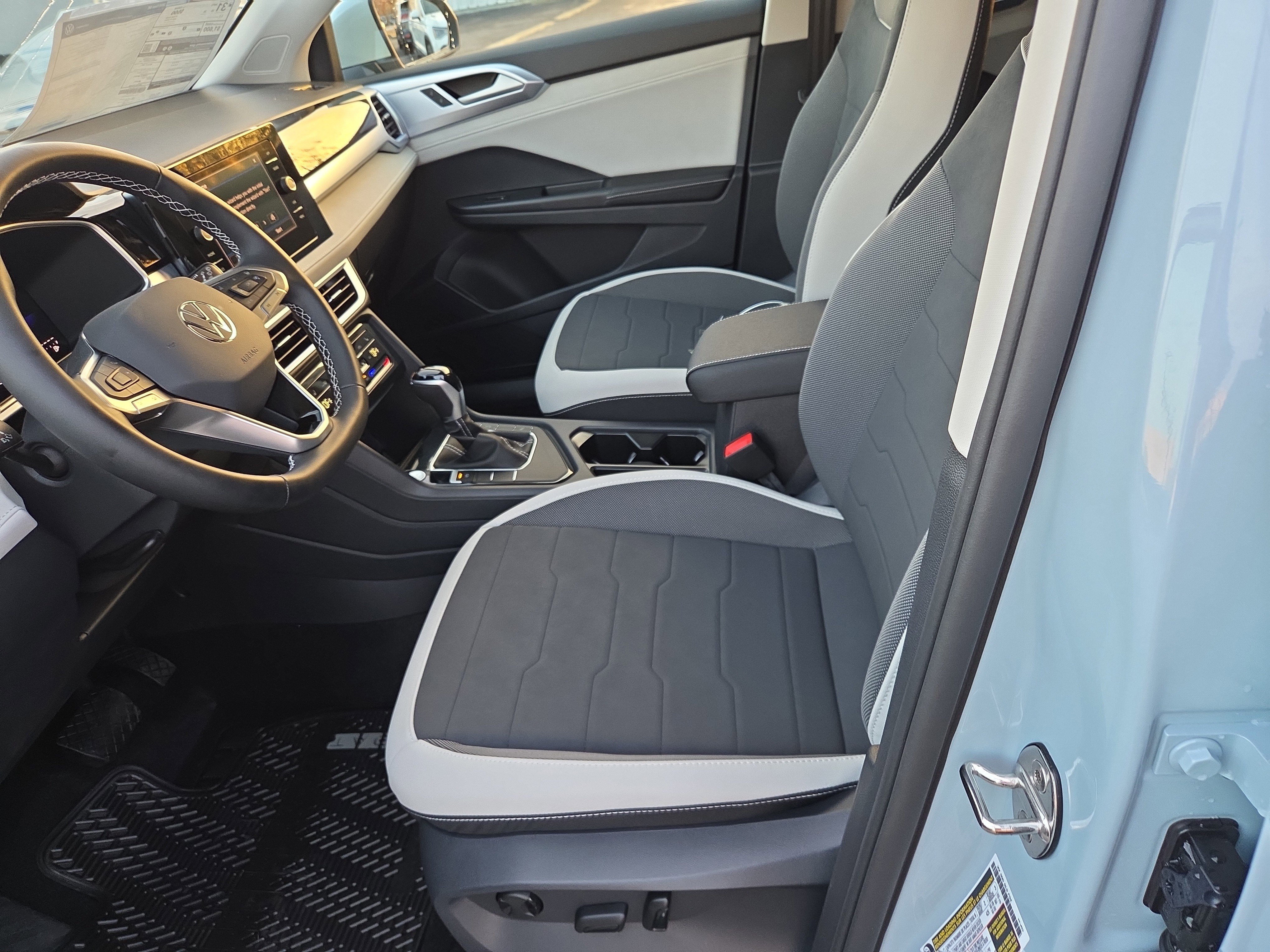 New 2026 Volkswagen Taos SE image 4