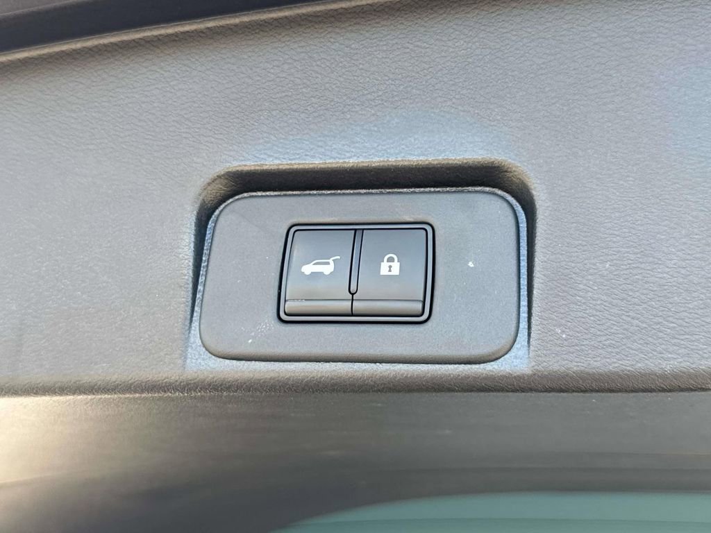 Used 2023 Nissan Rogue SL image 12