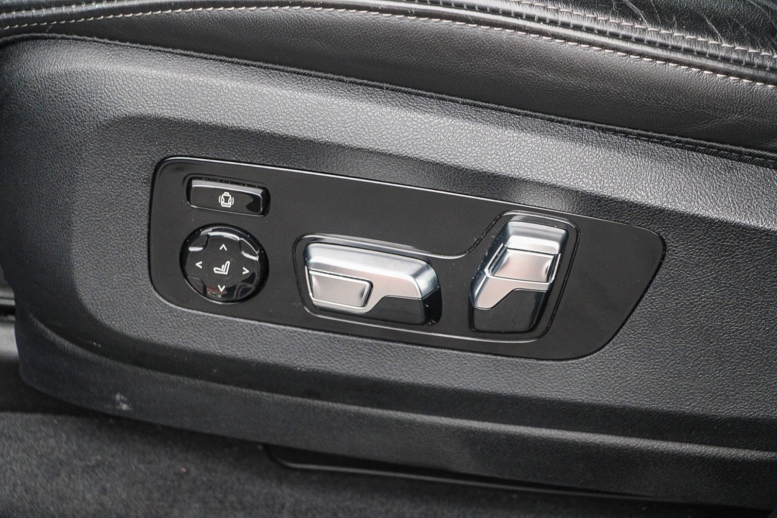 Used 2023 BMW X7 xDrive40i image 18