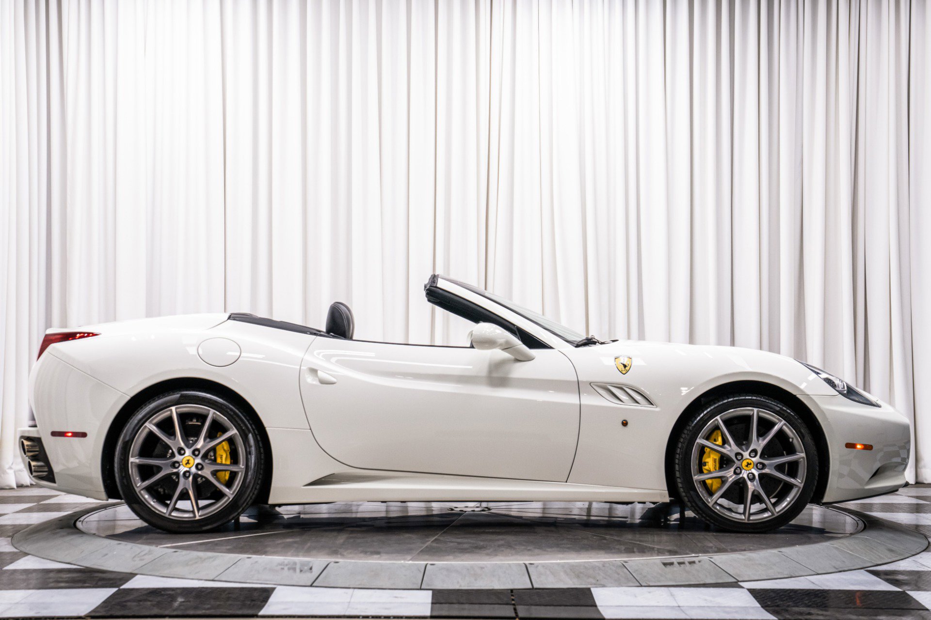 Used 2014 Ferrari California image 51
