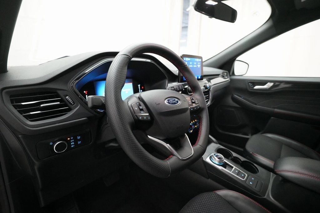 Used 2025 Ford Escape ST-Line image 8