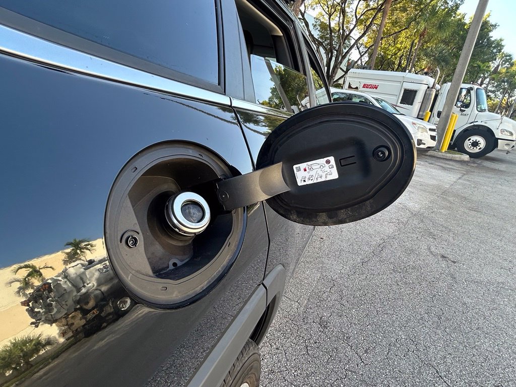 Used 2019 Jeep Cherokee Limited FWD image 33