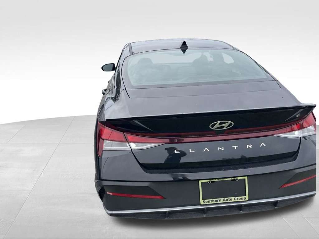 Used 2026 Hyundai Elantra SEL Sport FWD image 8