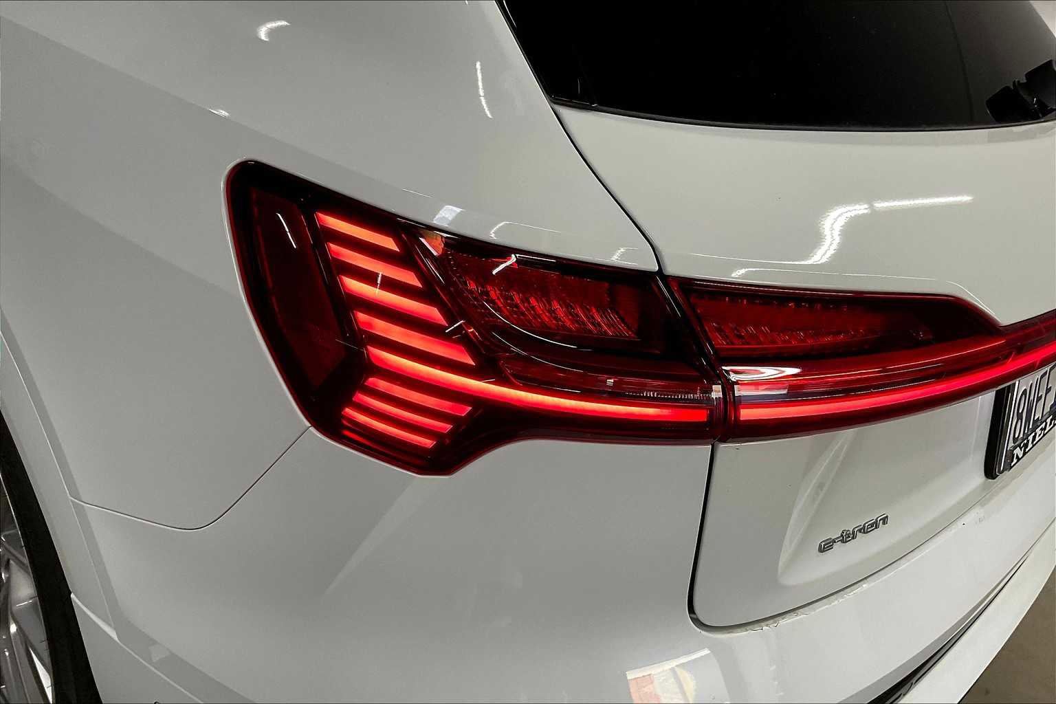 Certified 2021 Audi e-tron Prestige w/ Prestige Package image 31