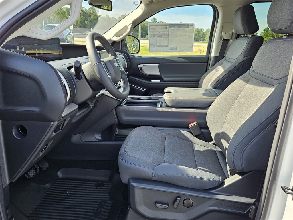New 2025 Ford Expedition Active image 5