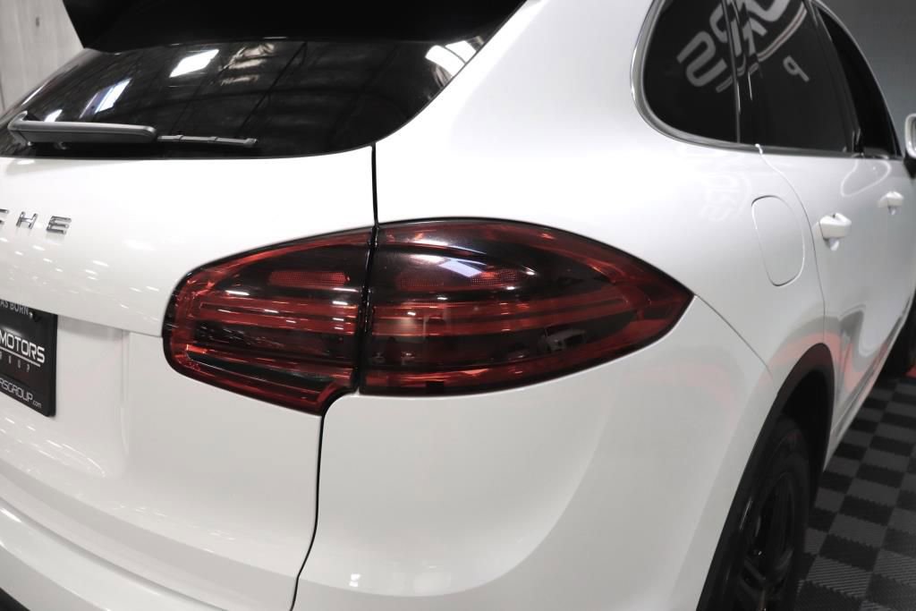 Used 2018 Porsche Cayenne S image 8