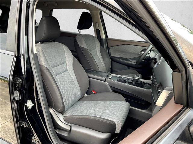 Used 2023 Nissan Rogue SV FWD image 7