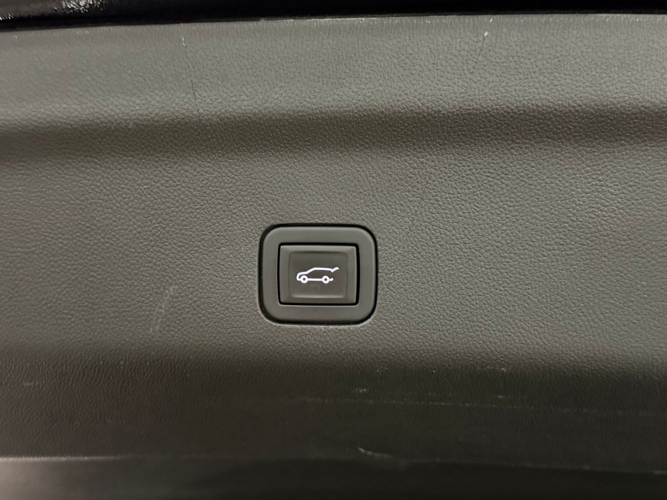 Used 2023 Chevrolet Tahoe Premier AWD/4WD image 24