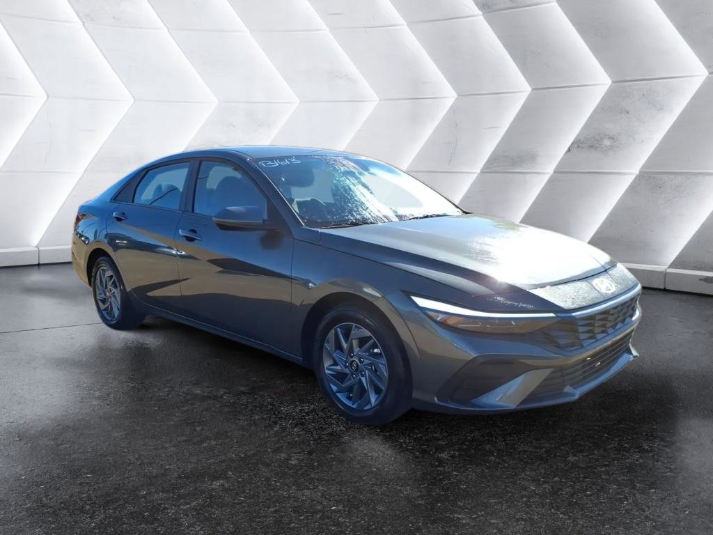 Used 2025 Hyundai Elantra Blue w/ Cargo Package image 7