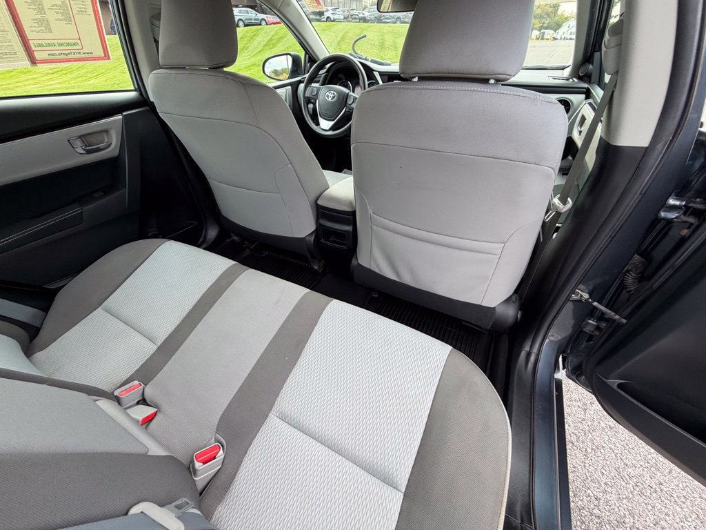 Used 2018 Toyota Corolla LE FWD image 39