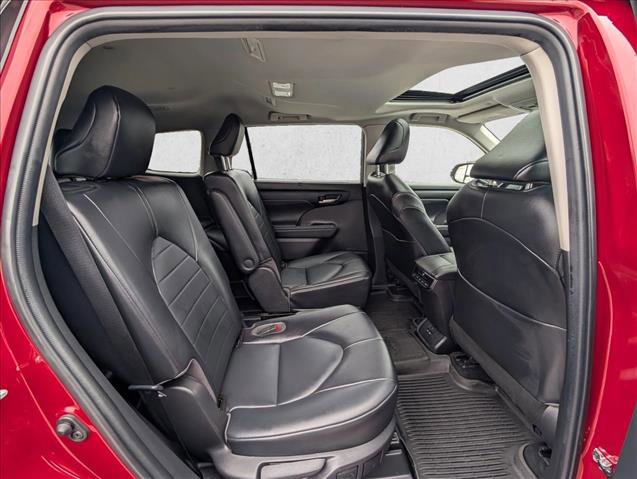 Used 2022 Toyota Highlander XLE image 21