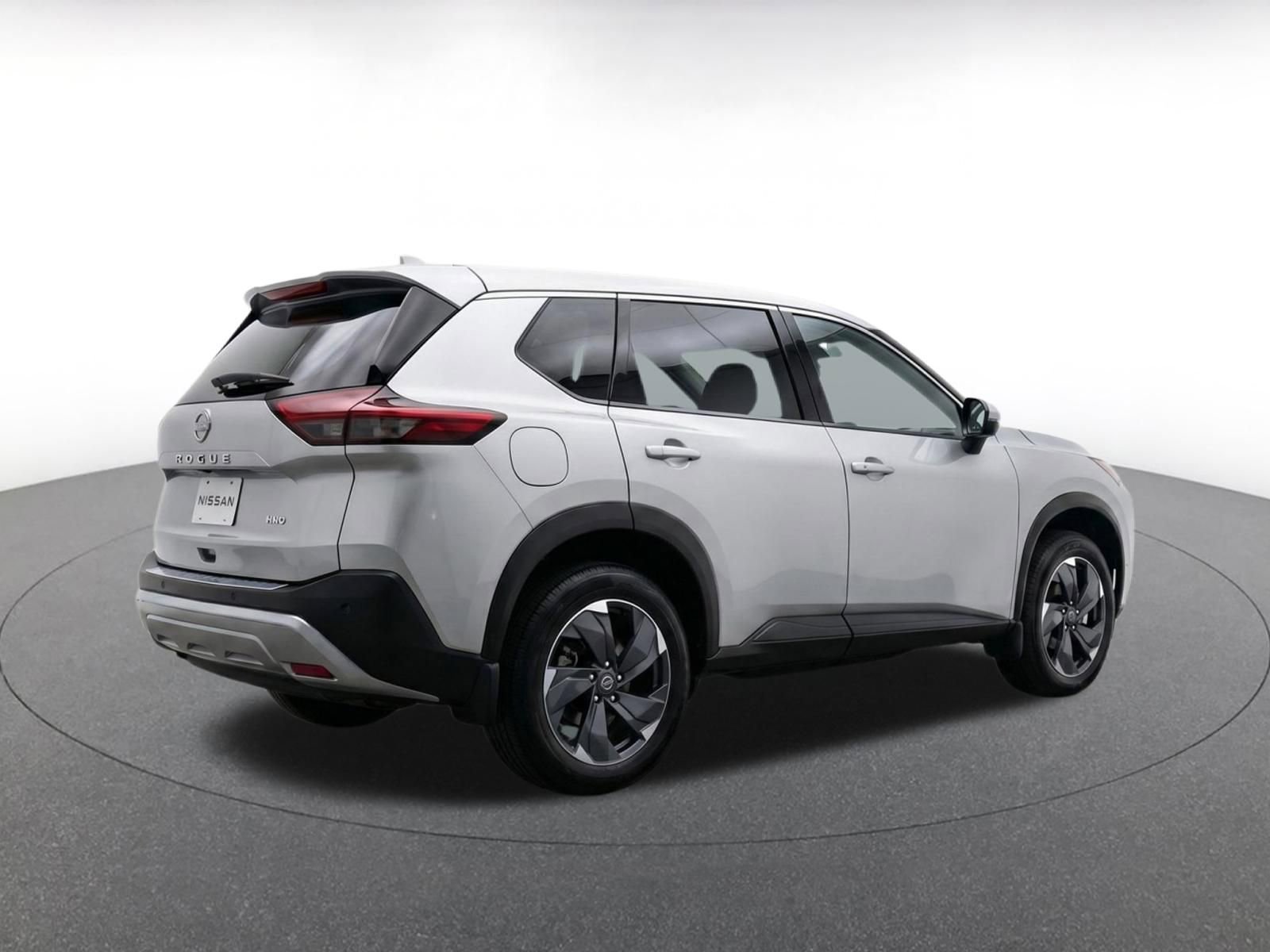 Used 2025 Nissan Rogue SV AWD/4WD image 9