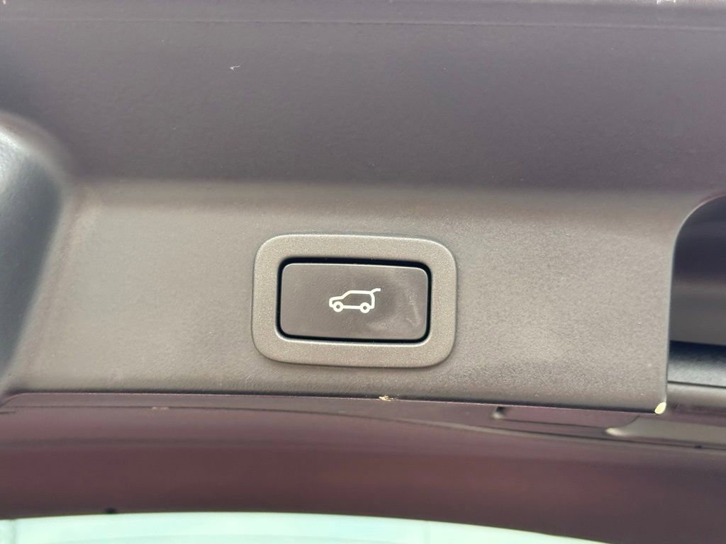 Used 2018 Jaguar F-PACE Premium AWD/4WD image 17