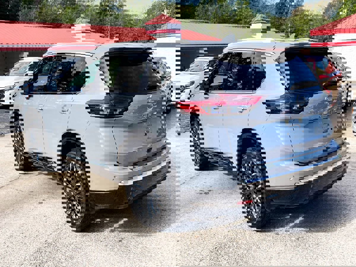 Used 2024 Nissan Rogue Platinum image 5