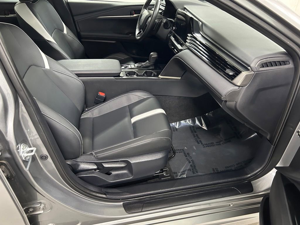 Certified 2025 Toyota Camry SE FWD image 13