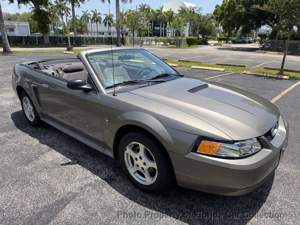 Used 2002 Ford Mustang Convertible RWD image 2
