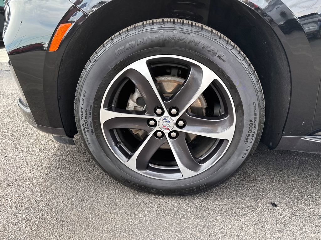 Used 2024 Buick Enclave Essence w/ LPO, Touring Package image 31