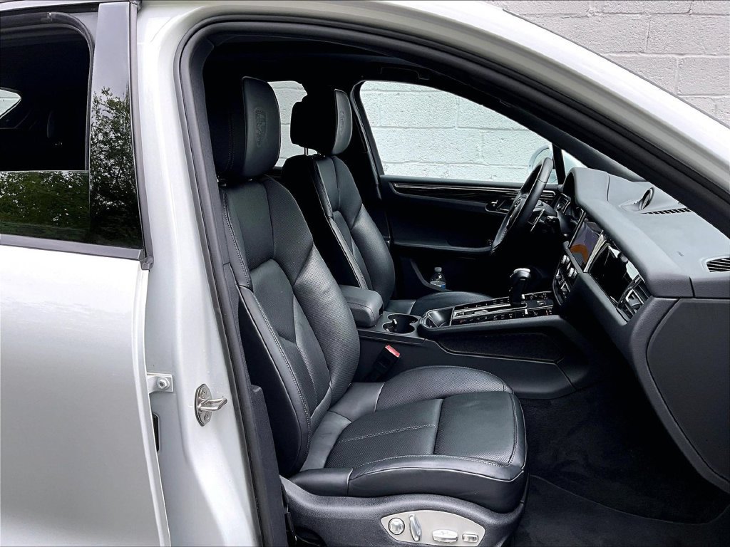Certified 2023 Porsche Macan S AWD/4WD image 12