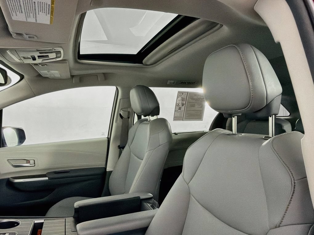 Used 2021 Toyota Sienna XLE FWD image 34