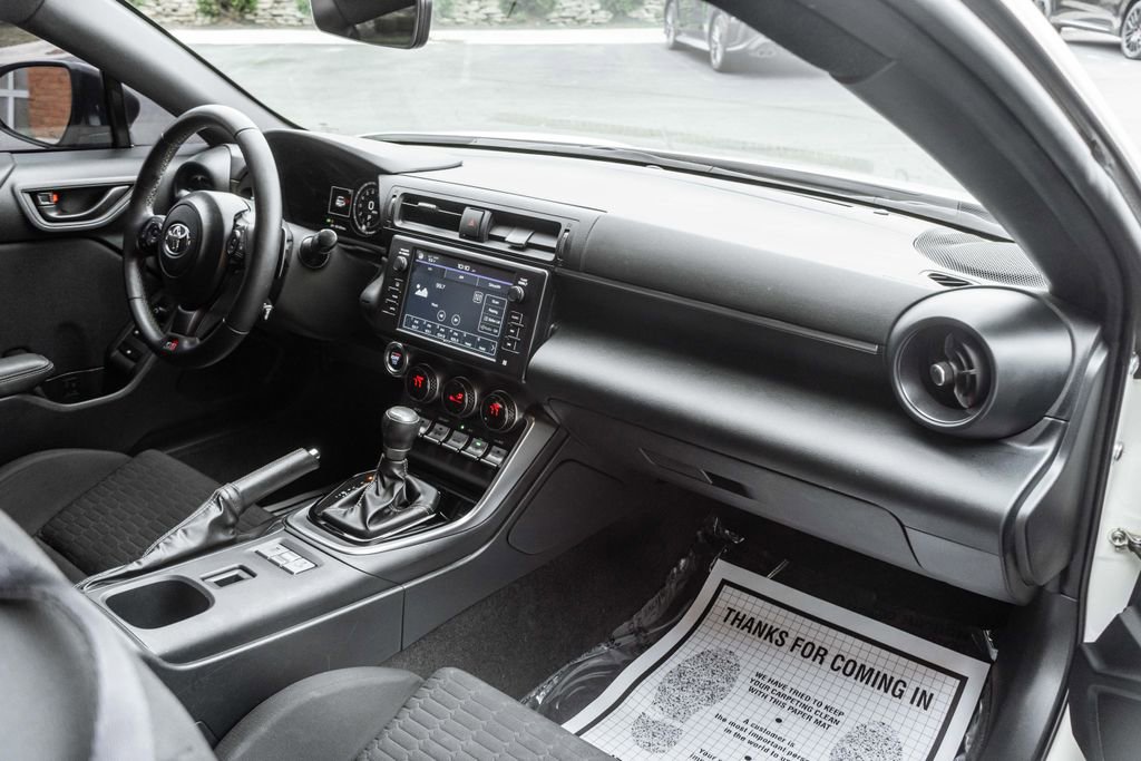 Used 2024 Toyota GR86 RWD image 13