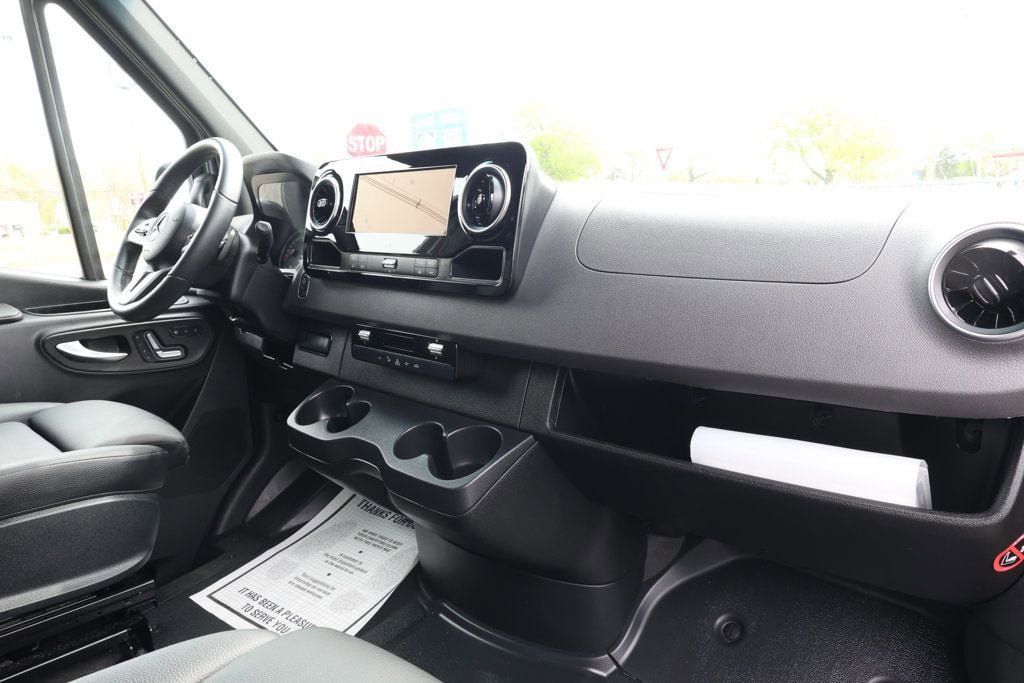Used 2023 Mercedes-Benz Sprinter 2500 image 27