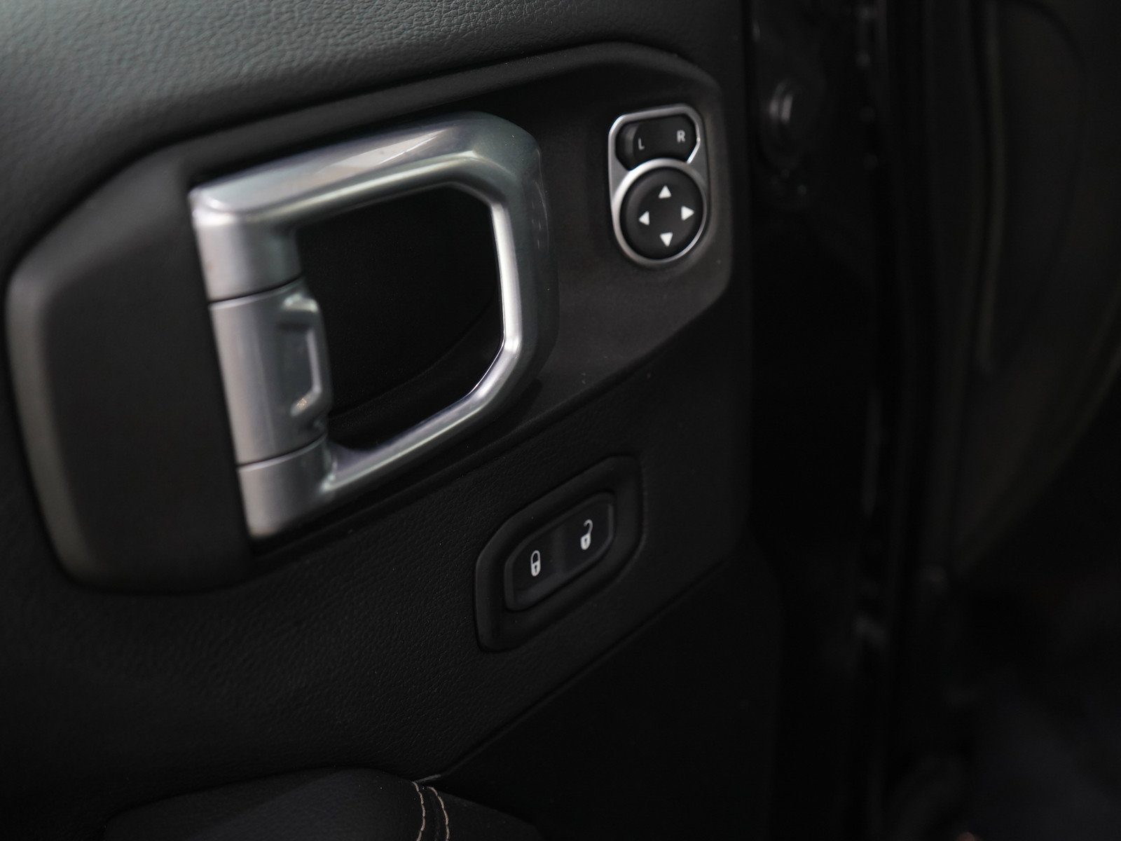 Used 2021 Jeep Wrangler Unlimited Sahara w/ Cold Weather Group image 19