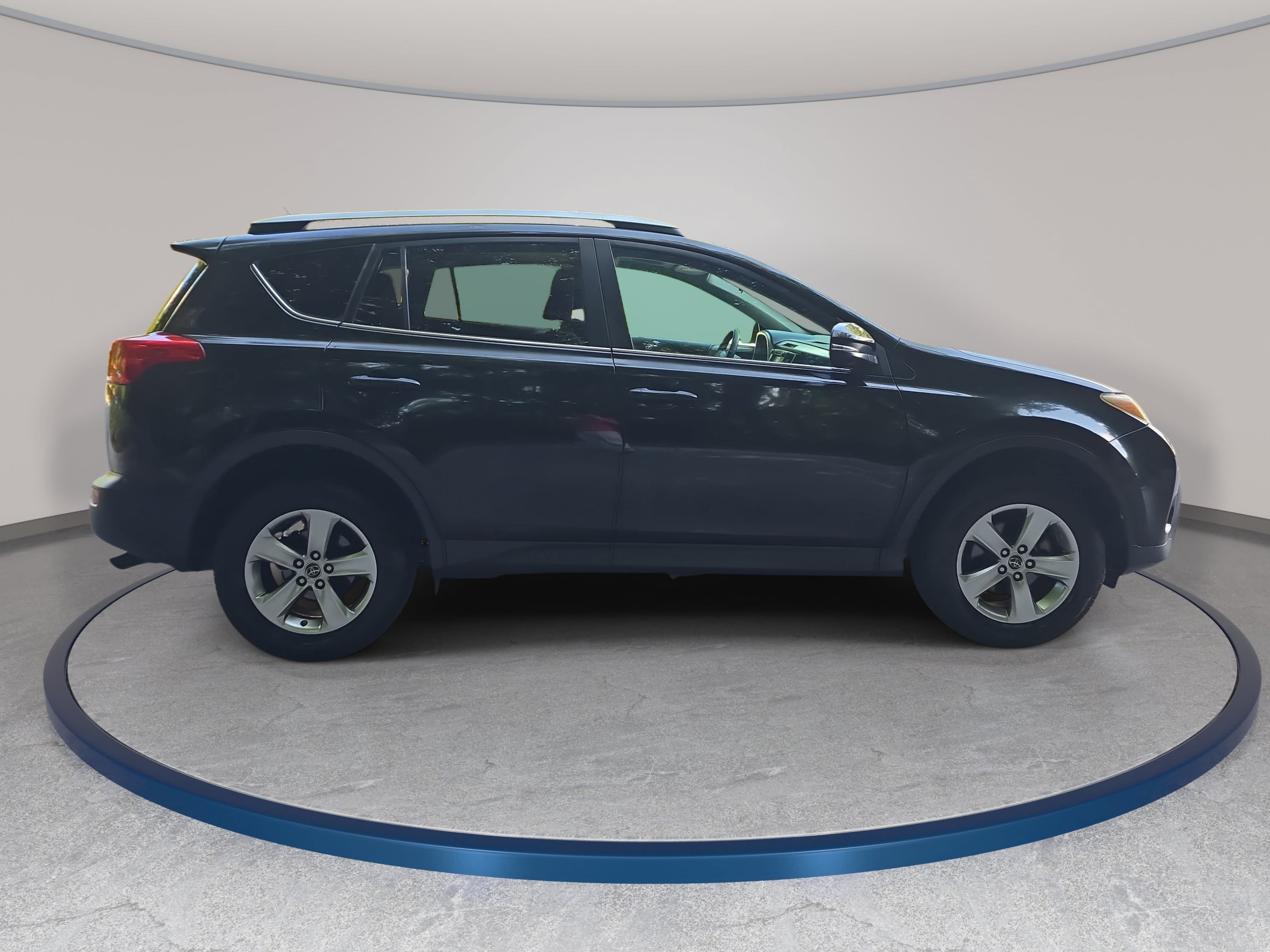 Used 2015 Toyota RAV4 XLE FWD image 4