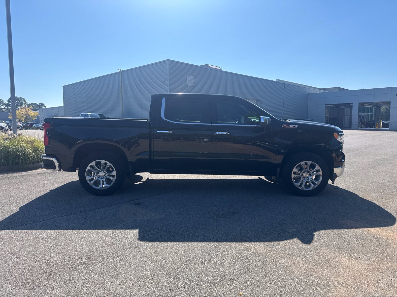 Used 2025 Chevrolet Silverado 1500 LTZ w/ LTZ Premium Package AWD/4WD image 4