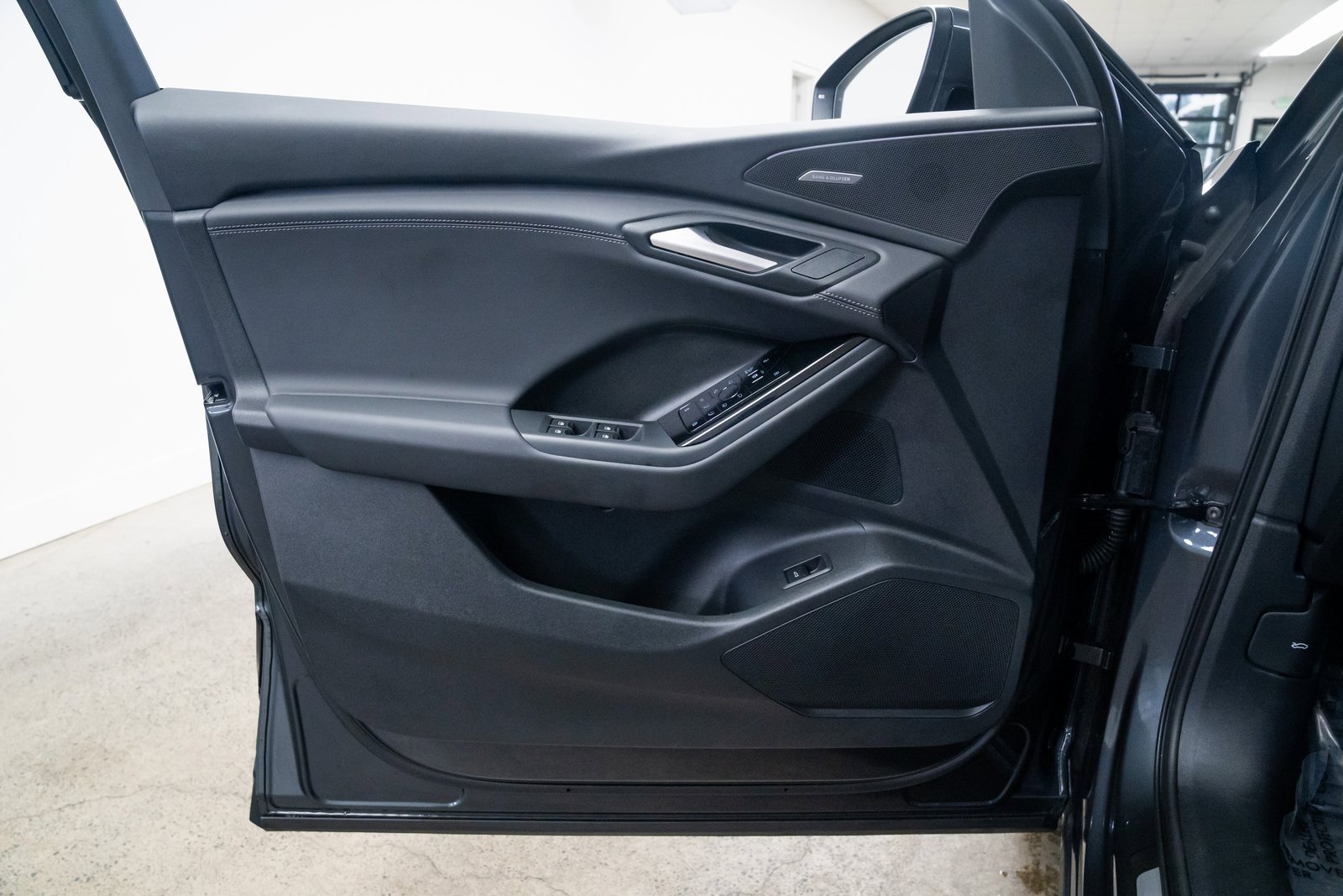 Used 2025 Audi Q6 e-tron Premium Plus w/ Premium Plus image 17