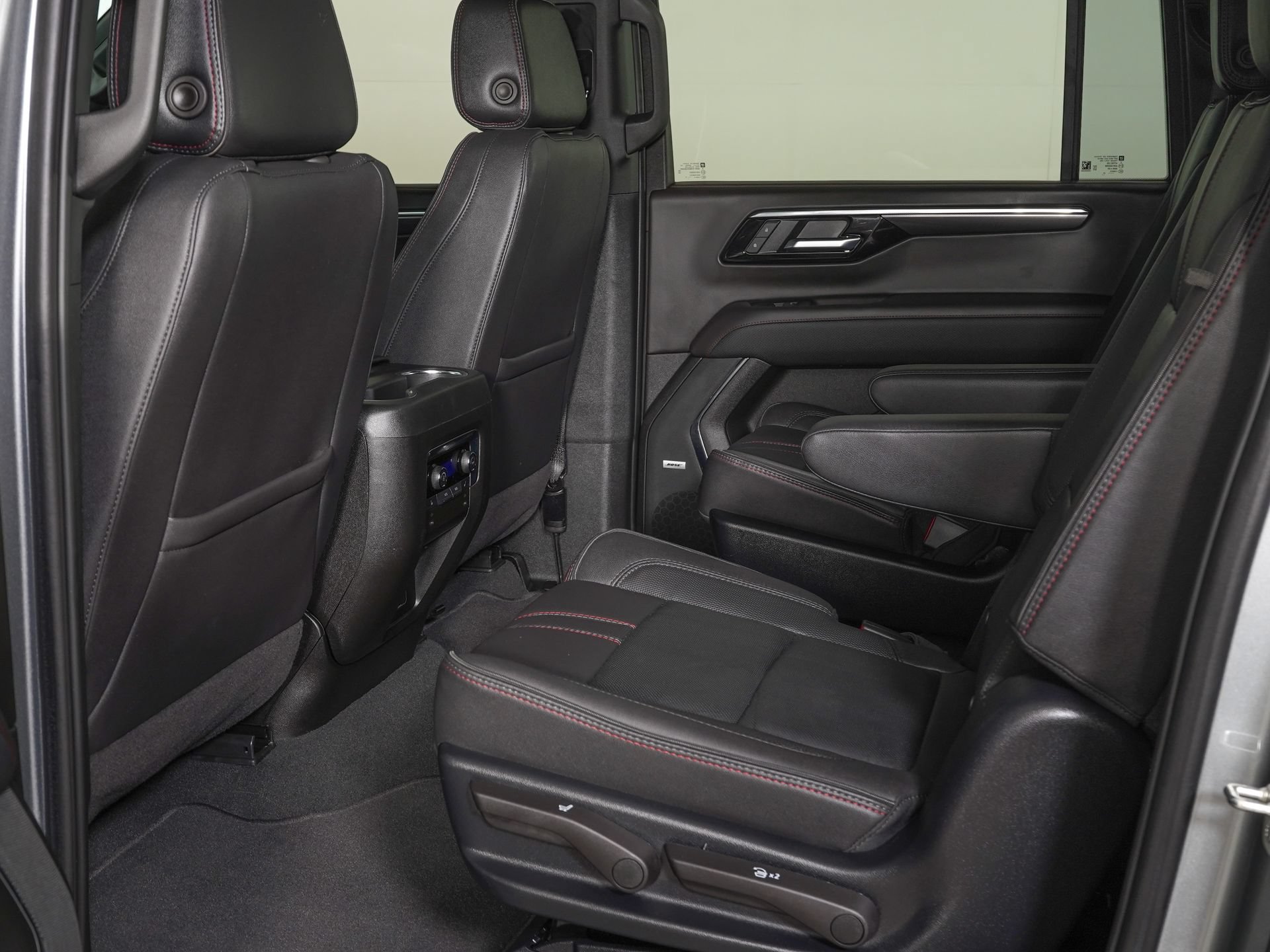 Used 2025 Chevrolet Suburban RST w/ Comfort Package RWD image 14