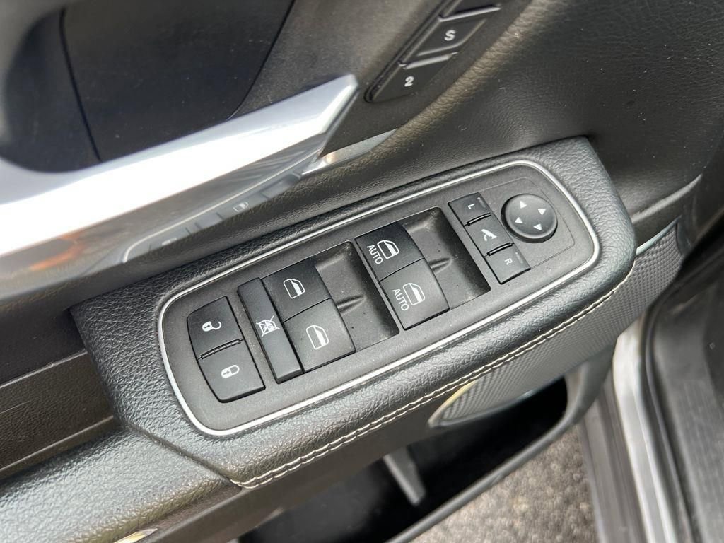 Used 2024 RAM 1500 Laramie image 13