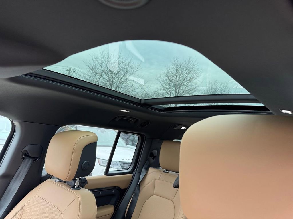 New 2026 Land Rover Defender 130 X-Dynamic SE image 6