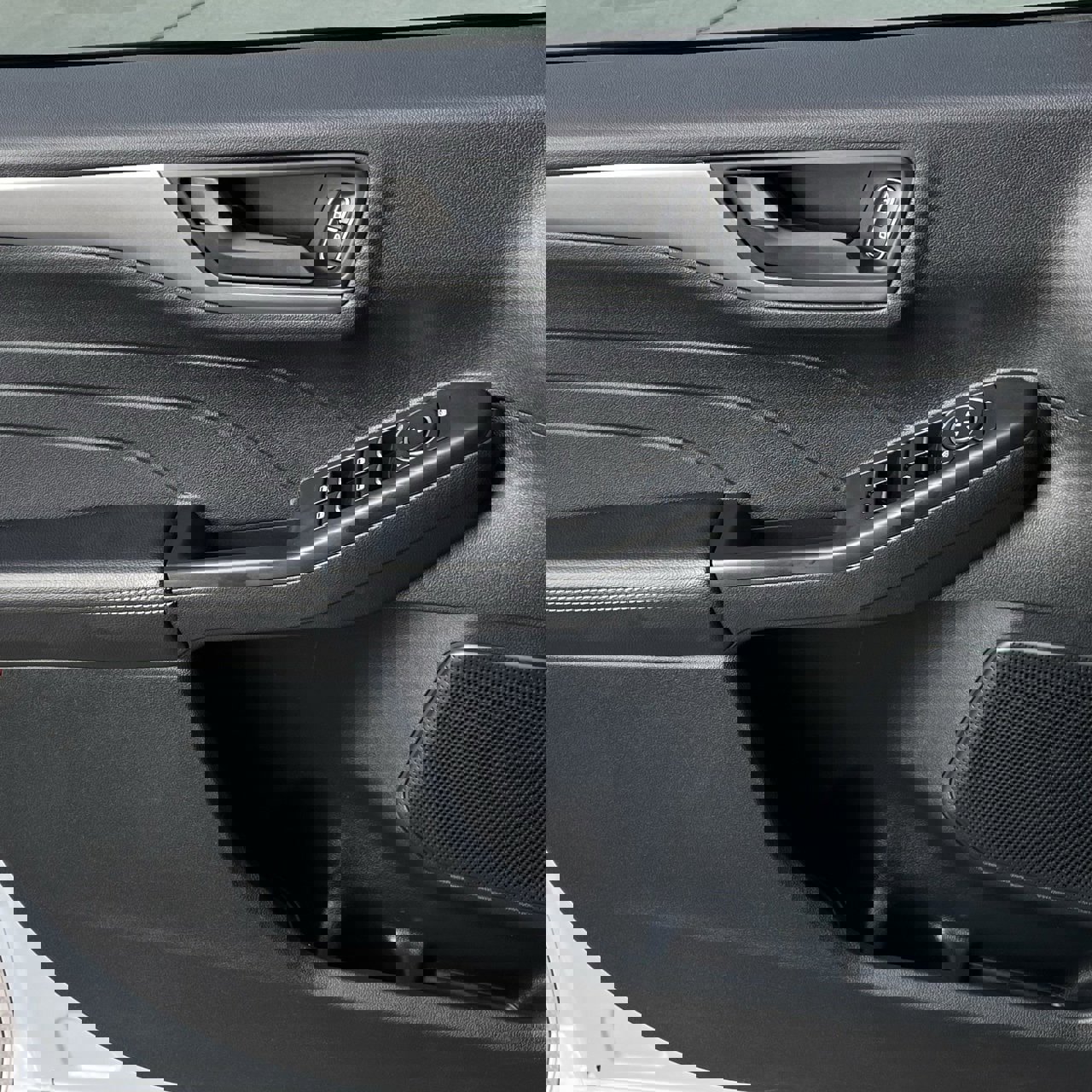 Used 2025 Ford Escape Active image 21