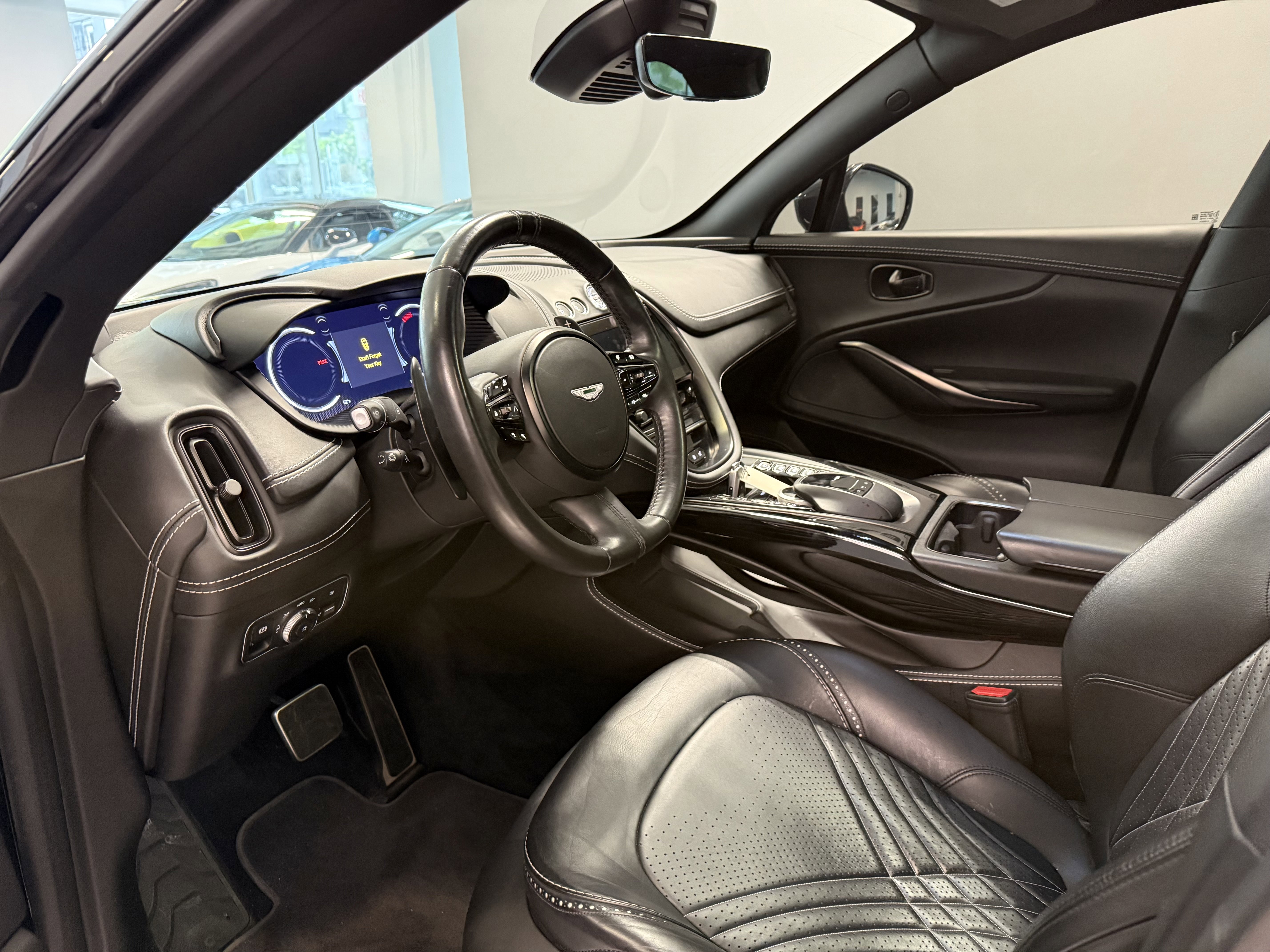 Used 2021 Aston Martin DBX AWD/4WD image 6