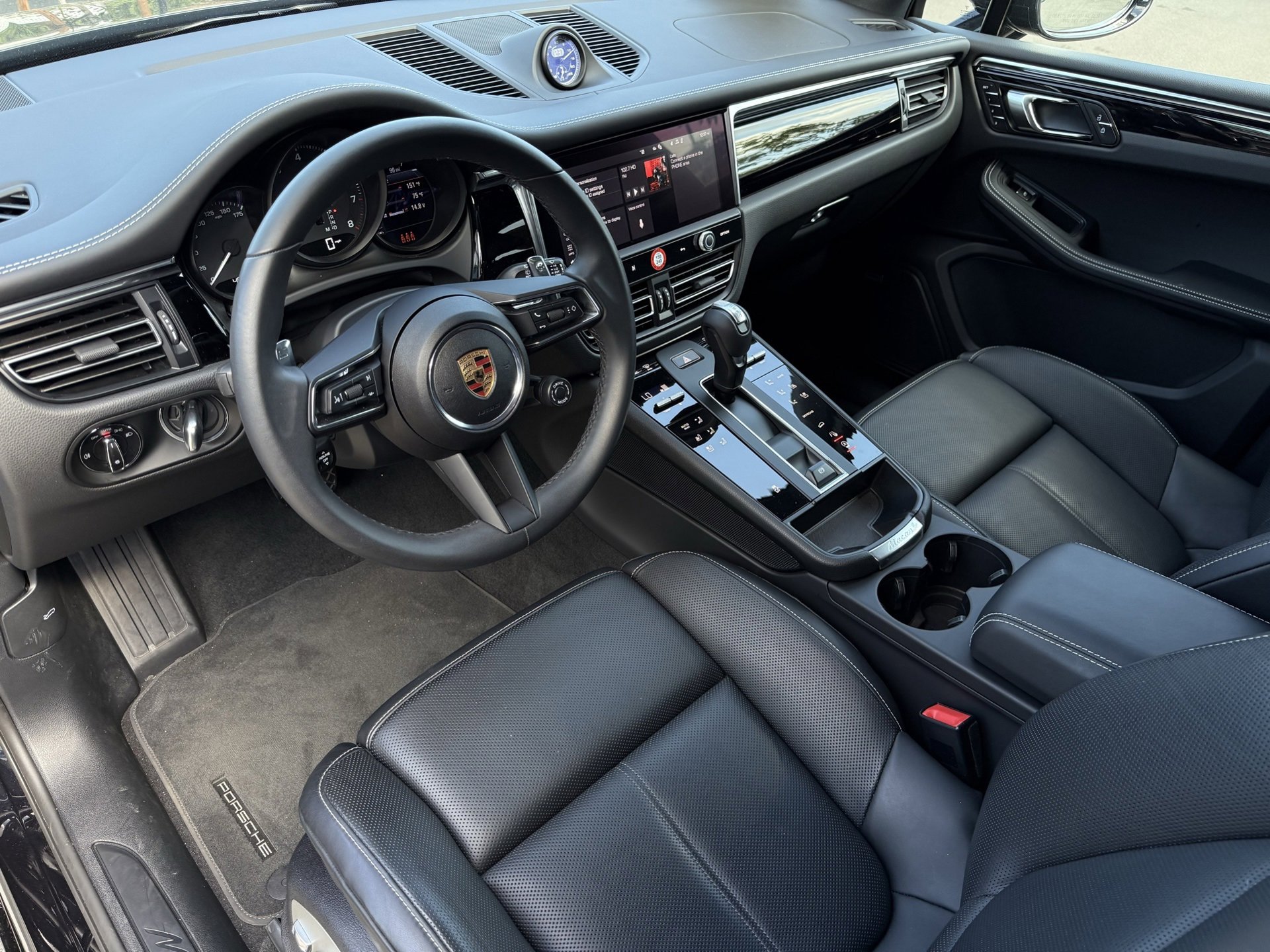 Used 2025 Porsche Macan image 4