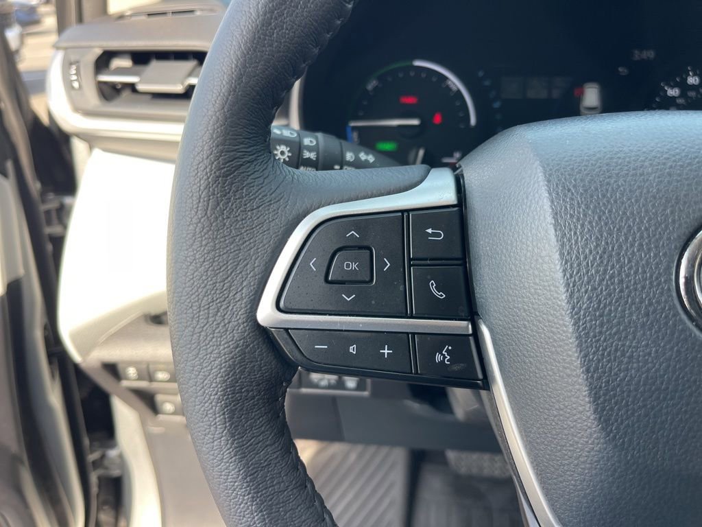 Used 2025 Toyota Sienna XLE image 18